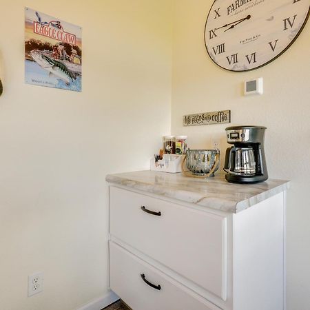 Howe Retreat With Fire Pit And Private Boat Dock! エクステリア 写真