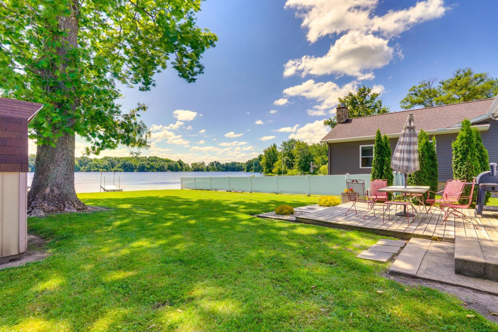Howe Retreat With Fire Pit And Private Boat Dock! エクステリア 写真