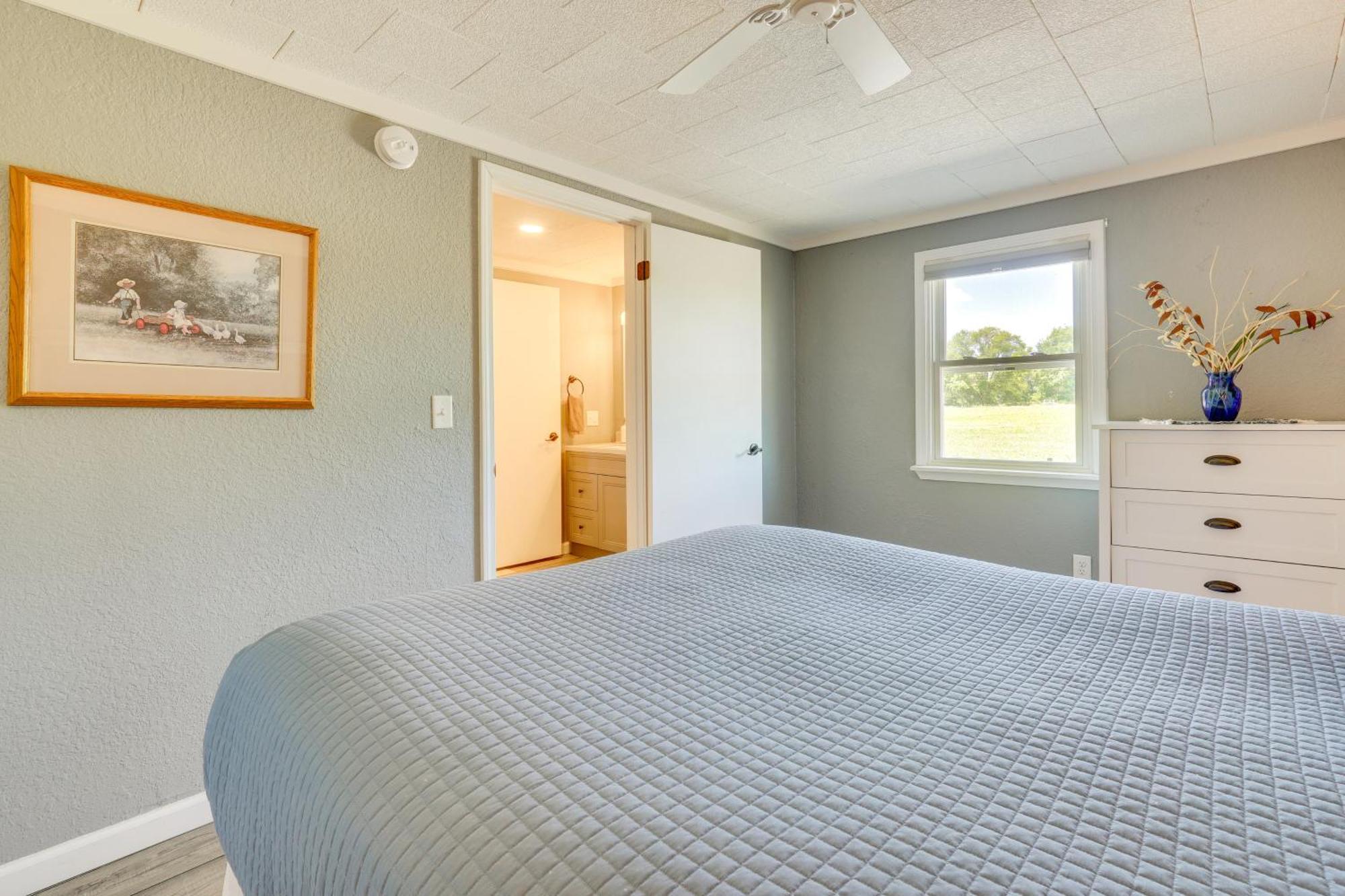 Howe Retreat With Fire Pit And Private Boat Dock! エクステリア 写真