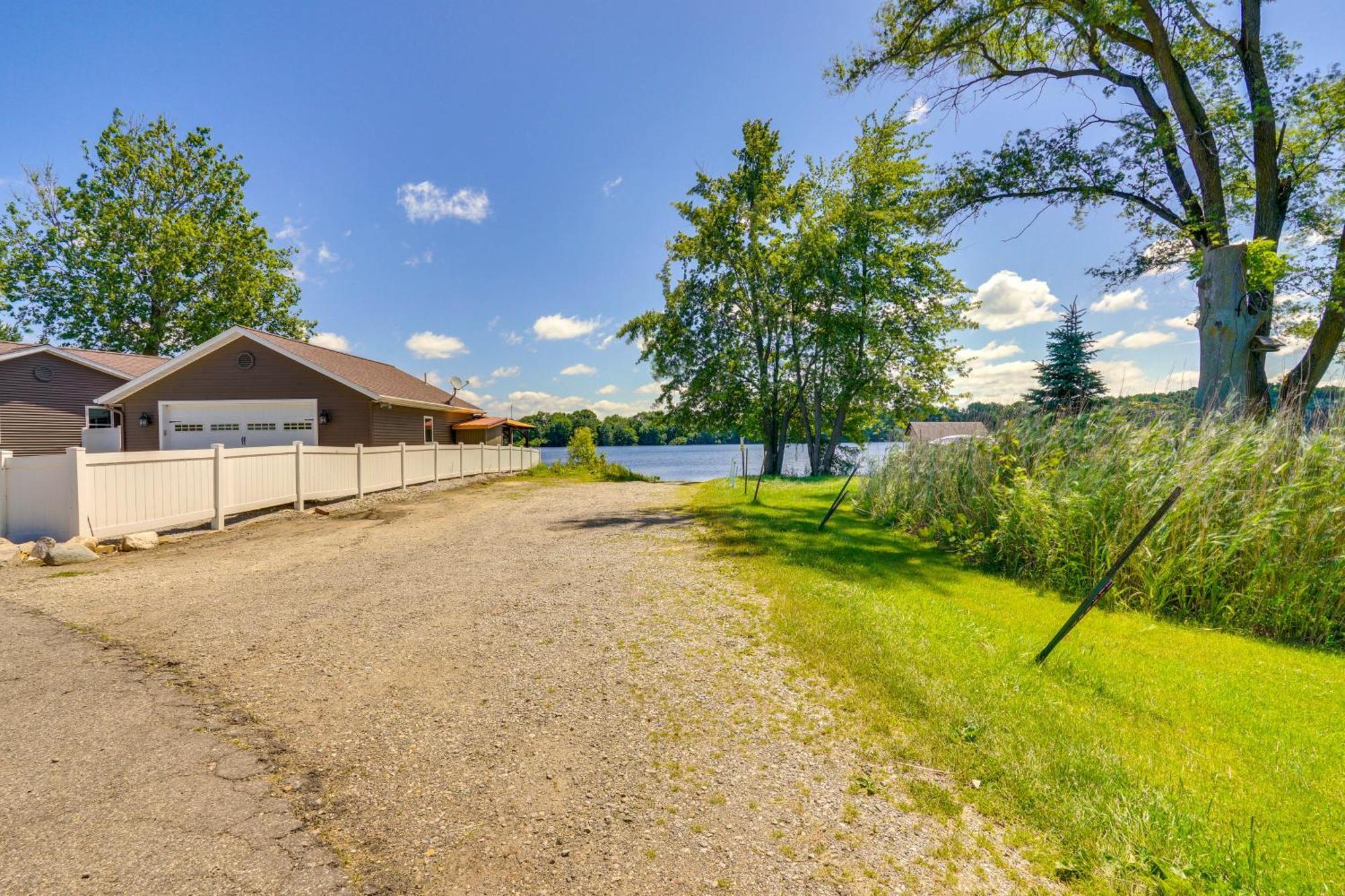 Howe Retreat With Fire Pit And Private Boat Dock! エクステリア 写真